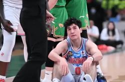 开云体育入口-惊险的比赛中，一位年轻球员表现抢眼的简单介绍