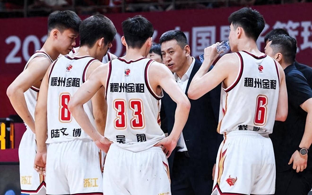 劲旅碰撞，国内足球联赛强拼争胜的简单介绍