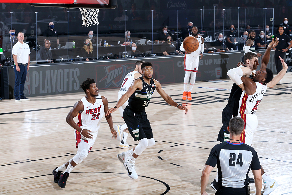 雄鹿逆袭热火，优势领先东部决赛的简单介绍