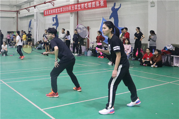 包含英格兰羽毛球队绝地反击泰国羽毛球队，辛杜制霸全场的词条